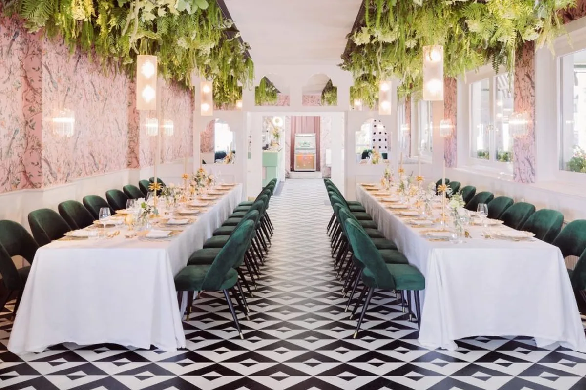 Festlich gedeckte Tafel im Festsaal des Fernblick in St. Corona